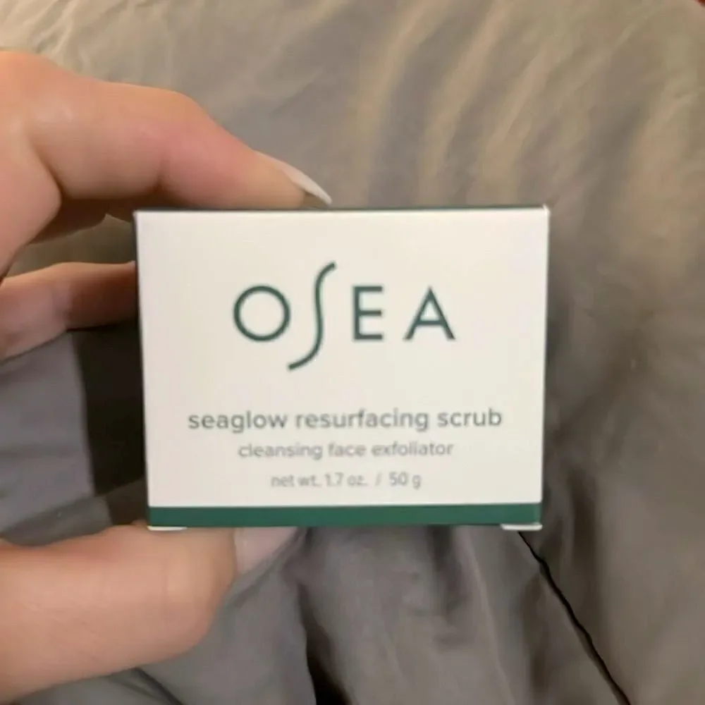 OSEA Seaglow Resurfacing Scrub cleansing face exfoliator brand new in box